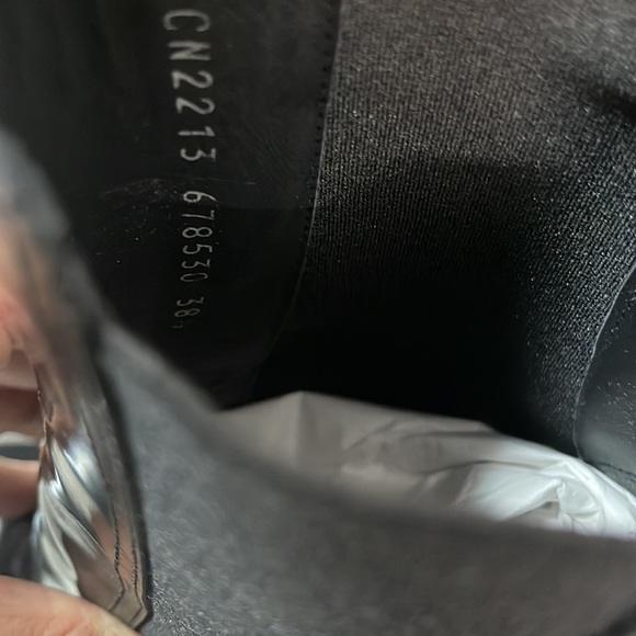 Gently worn Alexander McQueen 678530WHZ84 Woman’s boot Black 38C - Picture 10 of 12